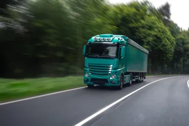 Infrastruktura dla e-logistyki: Jak efektywnie planować stacje ładowania ciężarówek elektrycznych