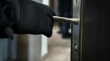 Przeszukanie na Żoliborzu po nagraniu w sieci. Policja wyjaśnia powód