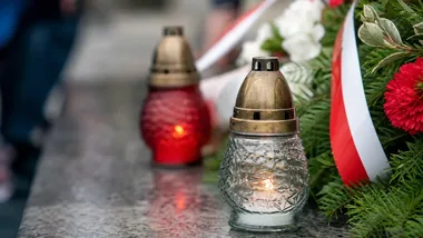 Sztafeta przeniosła Ogień pamięci z Kopca na Grób Nieznanego Żołnierza