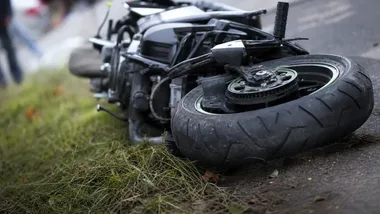 Dwóch nieletnich na motocyklach i kolizja w Otwocku. Sprawa trafi do sądu