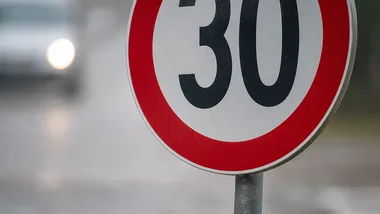 Tempo 30 na Szamotach już obowiązuje. Będą odholowania i mandaty