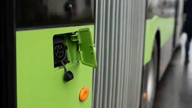 Warszawa zamówi 50 autobusów więcej. Posłużą także do ewakuacji