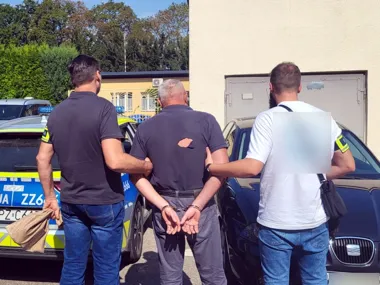 Agresywny 49-latek zaatakował strażników miejskich z Wołomina. Sąd zdecydował o areszcie - Aktualności KPP w Wołominie