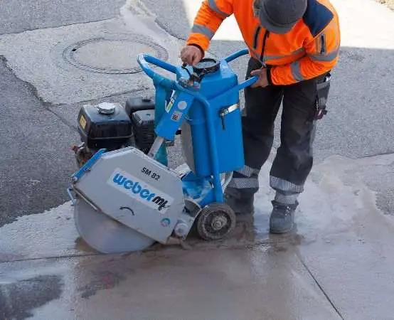 Pogotowie Drogowe ZDM - jak Warszawa radzi sobie z wykruszeniami nawierzchni