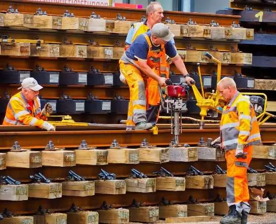 Usuwanie nielegalnych reklam - 55 obiektów zlikwidowanych po kontrolach ZDM