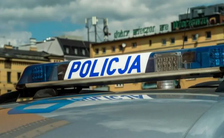 Komenda Stołeczna odpowiada na zarzuty po wypadku radiowozu - krytyka "Faktu