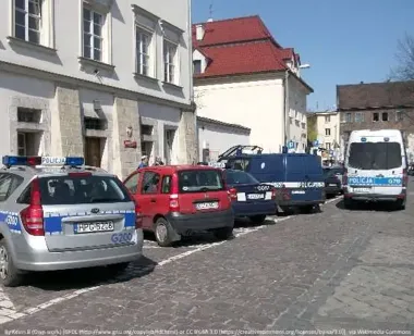 Nożem i gazem miał grozić przy domu - policja ujawniła przebieg interwencji