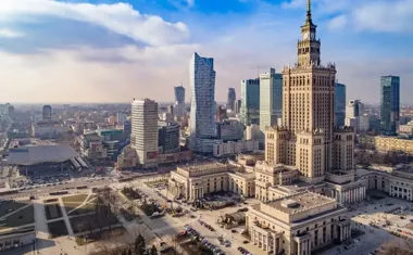 Warszawa uczy się zatrzymywać wodę, zanim ulewa zamieni ulice w potok