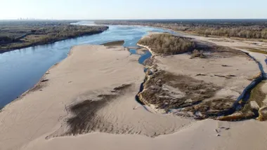 Mazowsze stawia na wodę. Gminy dostają wsparcie w walce z suszą
