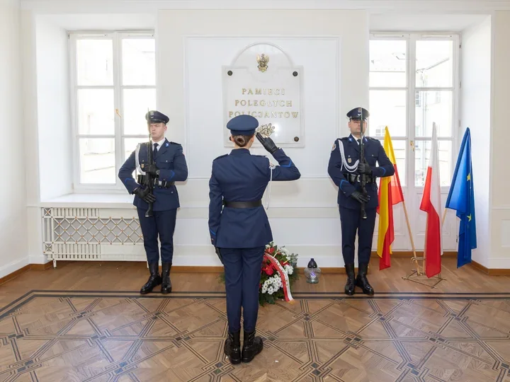 Stołeczna policja uczciła pamięć poległych funkcjonariuszy - międzynarodowa kampania w praktyce