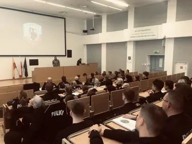 W Warszawie uczą ich o bombach i cyberatakach ludzie z pierwszej linii