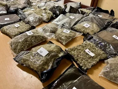 Na Bemowie rozbito magazyn bojówki. W grze było prawie 150 kg narkotyków