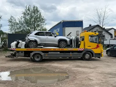 W Kobyłce rozebrane auta miały znikać za granicą - policja przerwała proceder