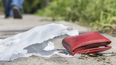 Torebka zniknęła w klubie, policja odzyskała ją w Toyocie