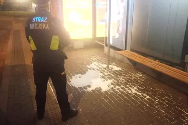 Nocna interwencja przy Rondzie Wiatraczna. Cudzy portfel w kieszeni 26-latka