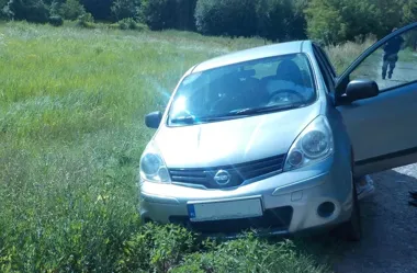 Samochód porzucony na Ursynowie. Strażnicy odkryli, że skradziono go dwa dni wcześniej