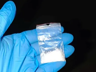 Nocna kontrola na Grochowie skończyła się mefedronem w torebce