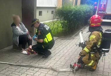 Czarny dym nad Mokotowem - strażnicy pierwsi przy płonącym mieszkaniu