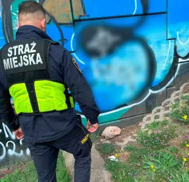 Zakodował reklamę narkotyków na 18 filarach - strażnicy byli szybsi