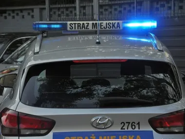 Kobieta wybiegła w nocy na Świętokrzyską - strażnicy miejscy zatrzymali konkubenta