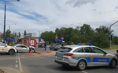 BMW i dźwig zablokowały rondo Wiatraczna. Strażnicy weszli do akcji