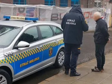 Na Starym Mieście senior nie pamiętał adresu - strażnicy pomogli