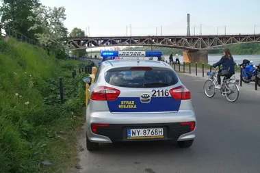 Nad Wisłą awantura skończyła się zatrzymaniem 18-latka po ataku na strażnika