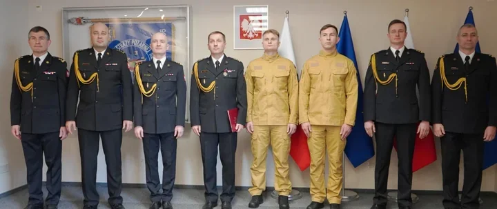 Dwóch nowych strażaków w Warszawie - ślubowanie w Komendzie PSP