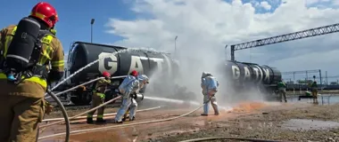 Wyciek benzyny i pożar na stacji PKP Warszawa Praga. Strażacy ćwiczyli akcję