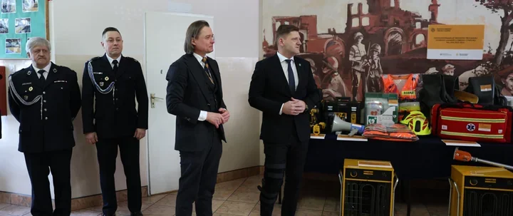 Nowy sprzęt dla klas mundurowych pomoże w nauce ratownictwa i obrony