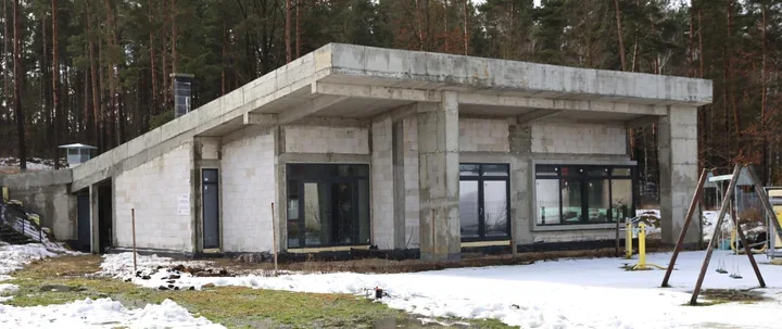 Gmina Rzekuń wzmacnia miejsca doraźnego schronienia podczas wizyty wojewody