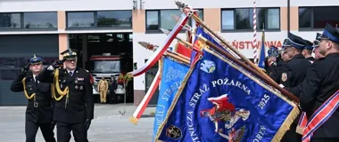 Strażacy z Radomia i Szydłowca dostali nowy sprzęt i magazyn
