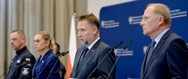 24 tysiące policjantów przy szkołach. Po zgłoszeniach zatrzymano 19 osób