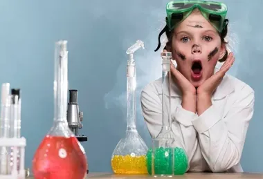 Znikające kolory i młodzi chemicy - warsztaty, które rozpalą ciekawość