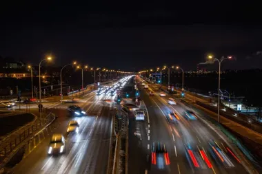 W centrum mniej aut, na obrzeżach więcej. Warszawskie pomiary zmieniają ruch