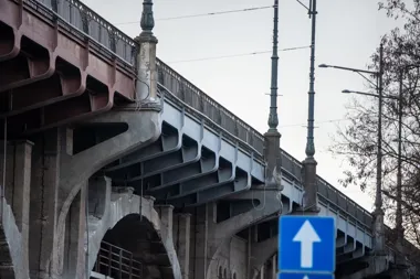 Kierowcy wrócą na wszystkie pasy Wisłostrady pod Mostem Poniatowskiego