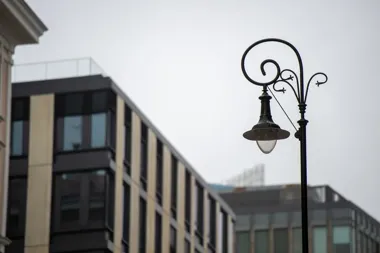 Warszawa zamawia 1801 stylizowanych opraw, by LED nie psuł historycznych ulic